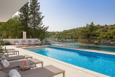 Villa 244 m², Splitska auf Brač, erste Reihe zum Meer - 9