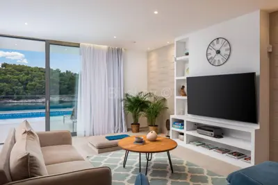 Villa 244 m², Splitska auf Brač, erste Reihe zum Meer - 15