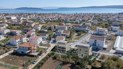 Penthouse 125 m², Kaštel Novi – terrace 86 m² and two floors - 9