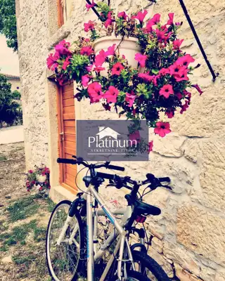 Kamena kuća 150 m², Krnica - 3 stambene jedinice