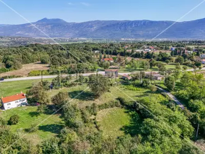 Zemljište 5 879 m², Kršan - građevinski dio i privatnost - 4