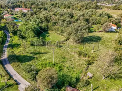 Zemljište 5 879 m², Kršan - građevinski dio i privatnost - 3