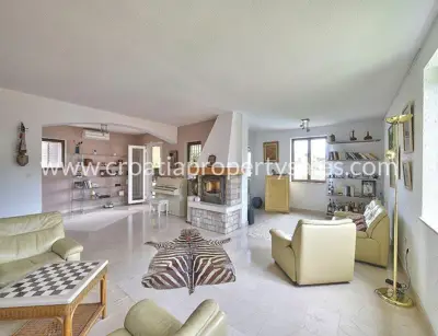 Kuća, Brač, 280 m², 850 000 € - 2