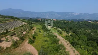 Building and agricultural land, Pićan 12,337 m², view of the hills - 2