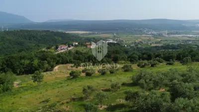 Building and agricultural land, Pićan 12,337 m², view of the hills - 10