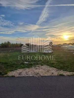 Građevinsko zemljište 1.151 m², Vrsi - miran dio naselja