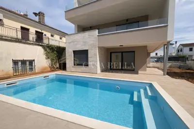 Stan 72,53 m², Njivice - prvi red do mora i bazen