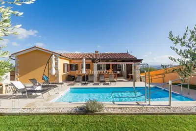 Haus 219 m², Vižinada - freier Blick auf die Natur