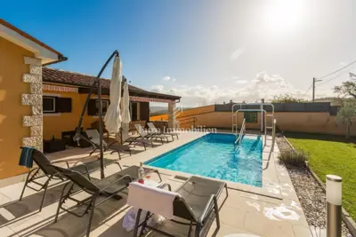 Haus 219 m², Vižinada - freier Blick auf die Natur - 8