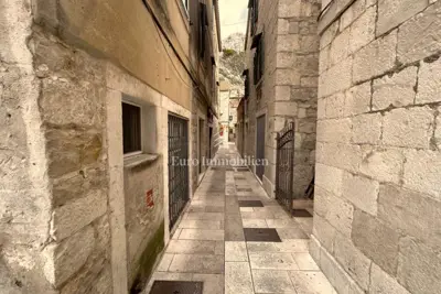 Kamena kuća 90 m², centar Omiša - za renovaciju - 3