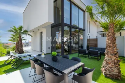Villa 400 m², Medulin - sea view and infinity pool - 9