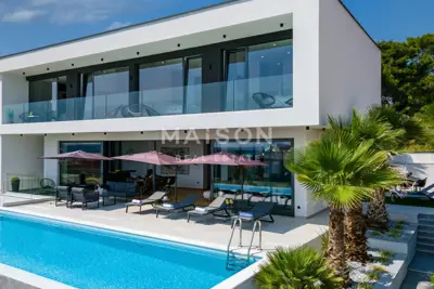 Villa 400 m², Medulin - sea view and infinity pool