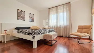 Umag okolica, predivna samostojeća kuća 260 m² sa bazenom - 11