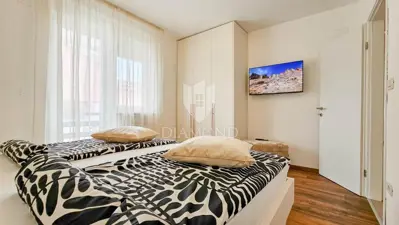 Umag okolica, predivna samostojeća kuća 260 m² sa bazenom - 9