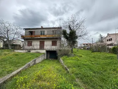 Kuća 284 m², Labin centar - okućnica 707 m² - 2