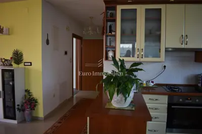 Kuća u Vrsi, 495 m², 150 m od mora i pogled na more - 9