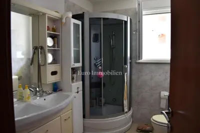 Kuća u Vrsi, 495 m², 150 m od mora i pogled na more - 10