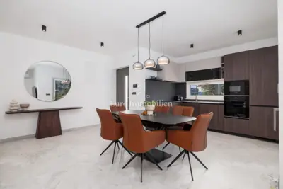 Kuća 109 m², Malinska - bazen i dvije terase - 6
