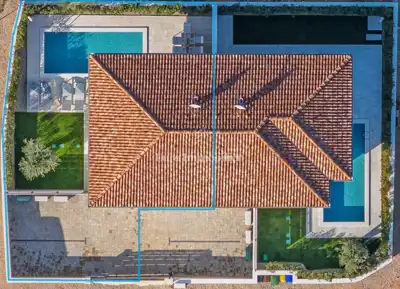 Kuća 109 m², Malinska - bazen i dvije terase - 22