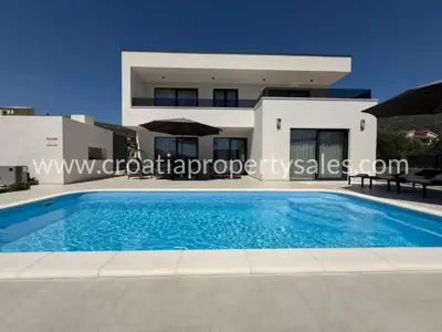 Vila 257 m², Kaštela - pogled na more i bazen