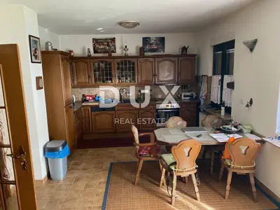 Haus 270 m², Viškovo - 3 Etagen und Hofgebäude - 7