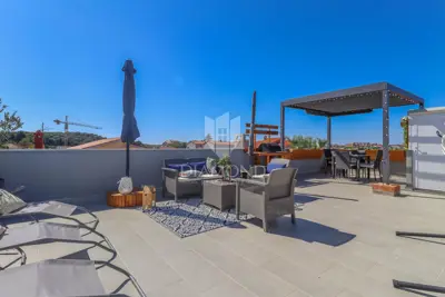 Penthouse 90 m², Pula Centar - krovna terasa 45 m² - 5