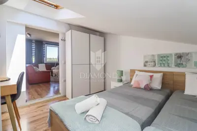Penthouse 90 m², Pula Centar - krovna terasa 45 m² - 20