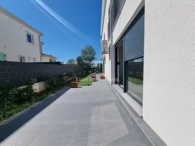 House 187 m², Poreč - quiet location and garden 200 m²