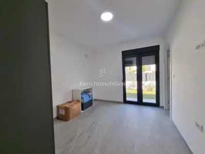 House 187 m², Poreč - quiet location and garden 200 m² - 9
