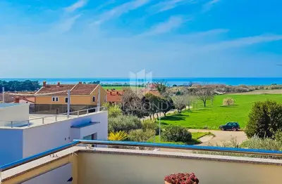 Novigrad, stan s pogledom na more 200 metara do plaže! - 2