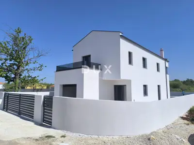 Haus 162 m², Svetvinčenat - moderne zweigeschossige Immobilie mit Pool
