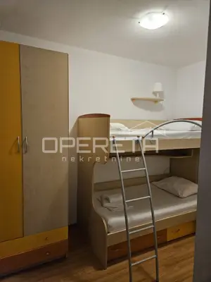 Haus 412 m², Novalja - 5 Wohneinheiten und Parkplatz - 16