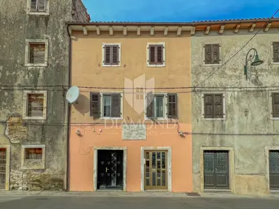 Kuća 138 m², centar Buja - vrt i terasa