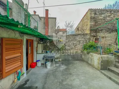 Kuća 138 m², centar Buja - vrt i terasa - 11