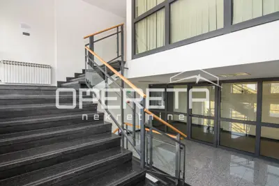Business offices in the immediate vicinity of Green Gold - 17