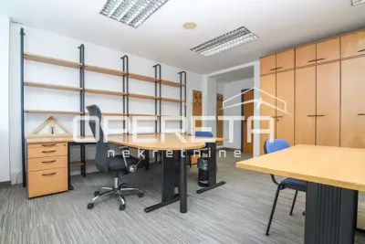 Business offices in the immediate vicinity of Green Gold - 7