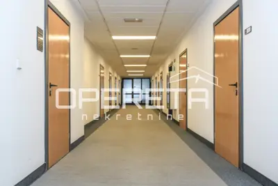 Business offices in the immediate vicinity of Green Gold - 18