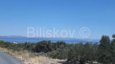 Baugrundstück 2 022 m², Nečujam, 150 m vom Meer