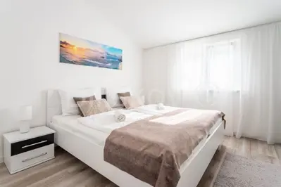 Kuća 294 m², Medići - 50 m od mora i plaže - 11