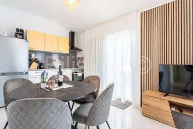 Kuća 294 m², Medići - 50 m od mora i plaže - 12