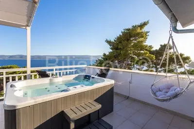 Kuća 294 m², Medići - 50 m od mora i plaže - 14