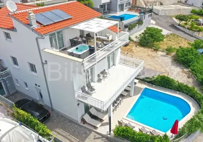 Kuća 294 m², Medići - 50 m od mora i plaže - 5