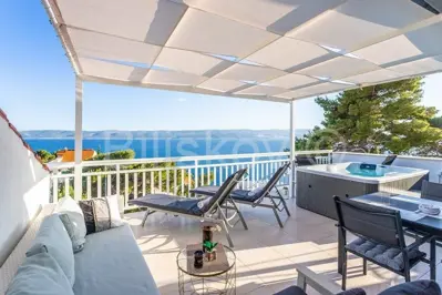 Kuća 294 m², Medići - 50 m od mora i plaže - 15