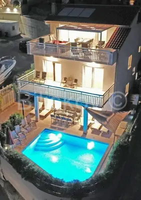Kuća 294 m², Medići - 50 m od mora i plaže - 20