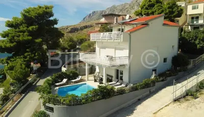 Kuća 294 m², Medići - 50 m od mora i plaže - 18