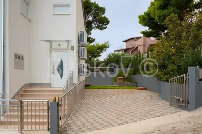 Kuća 294 m², Medići - 50 m od mora i plaže - 19