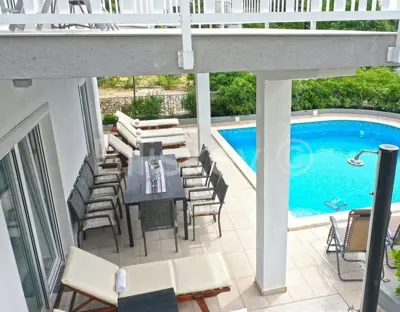 Kuća 294 m², Medići - 50 m od mora i plaže - 8