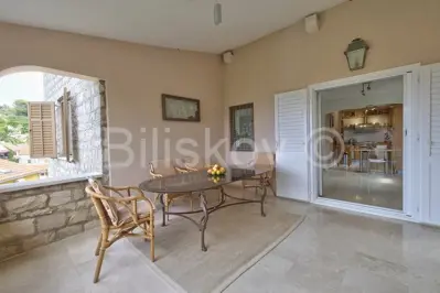 Brač, Splitska 2 kuće, bazen, okućnica 1000 m², 150m od mora - 14