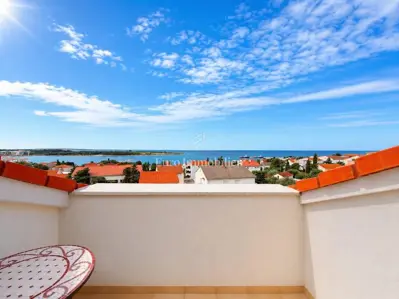 Stan 61 m², Novalja - panoramski pogled na more