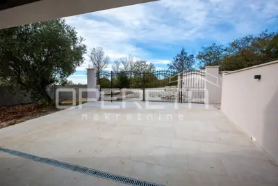 House for sale in Sveti Lovreč, 210 m² - 4